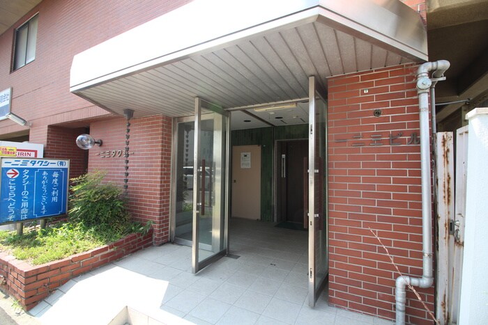 物件外観写真3　(エントランス部分)