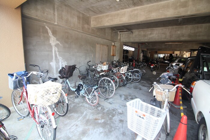 物件外観写真4　(駐輪場)