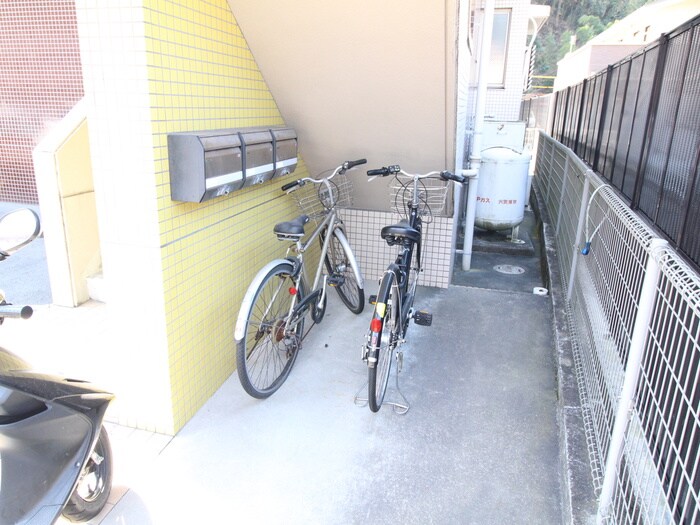 物件外観写真3　(駐輪場)