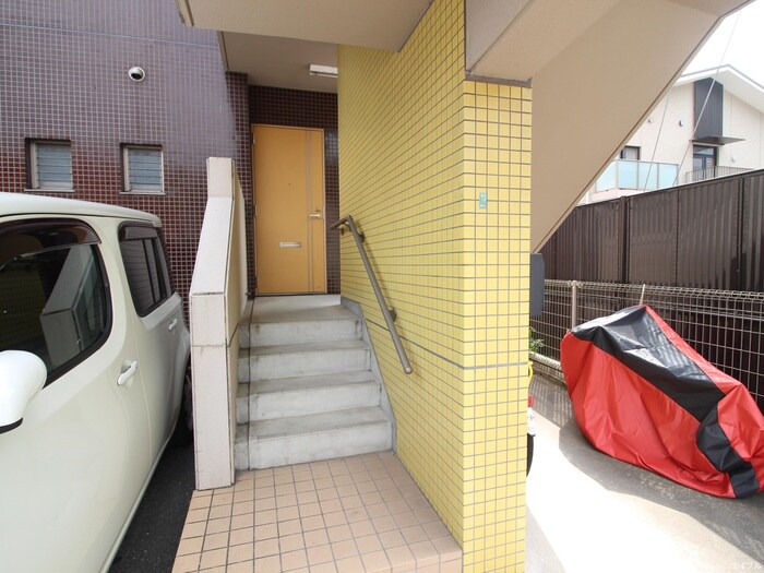 物件外観写真4　(エントランス部分)