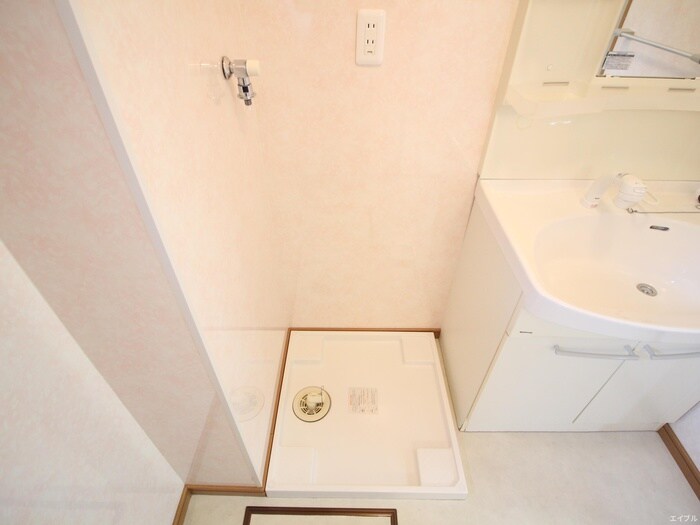 物件内観写真14　(洗濯機置場)