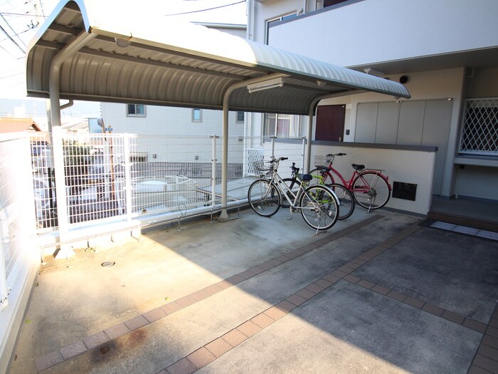 物件外観写真3　(駐輪場)