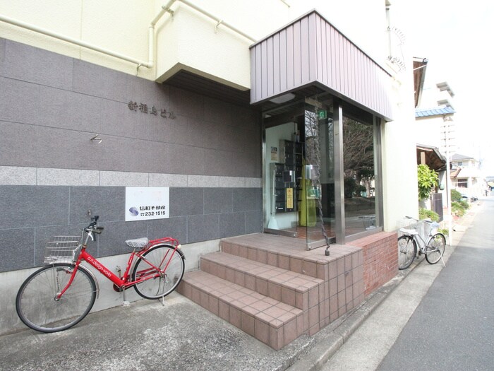 物件外観写真2　(エントランス部分)