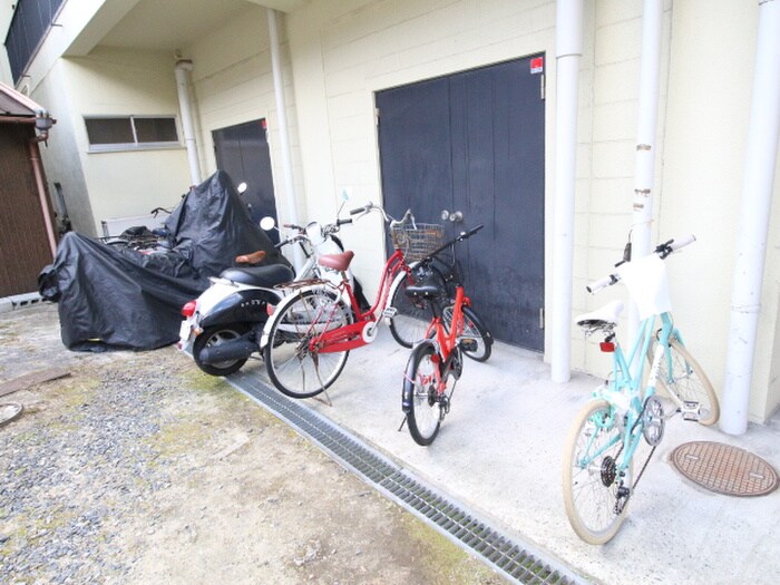 物件外観写真4　(駐輪場)