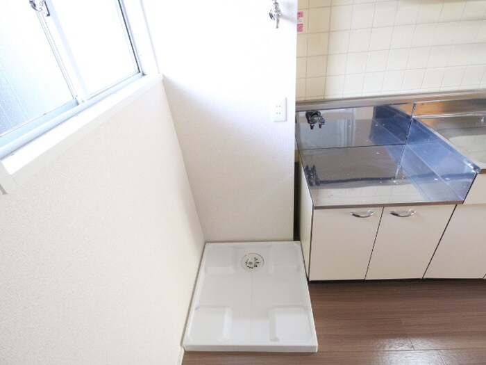 物件内観写真11　(洗濯機置場)