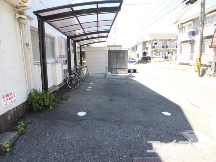物件外観写真5　(駐輪場)