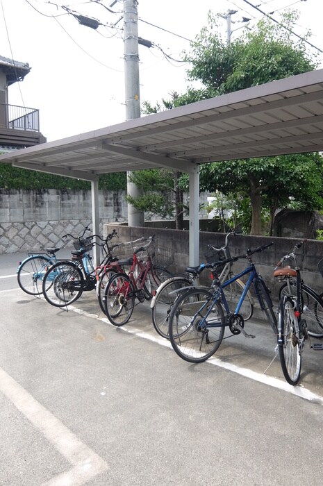 物件外観写真4　(駐輪場)