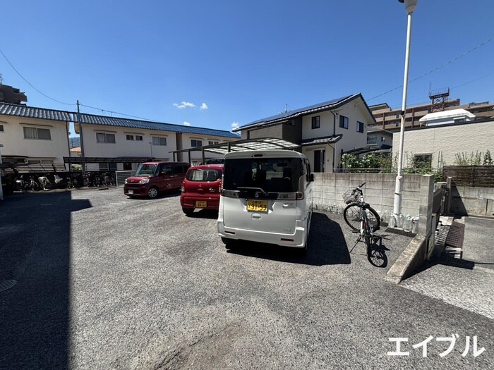 物件外観写真3　(駐車場)