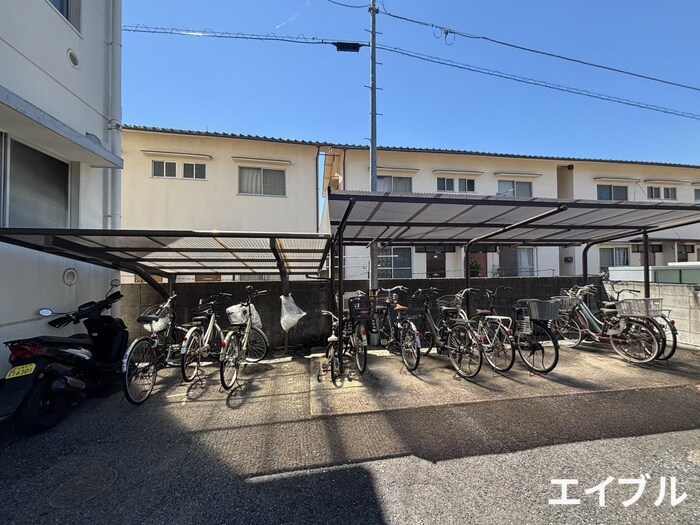 物件外観写真4　(駐輪場)