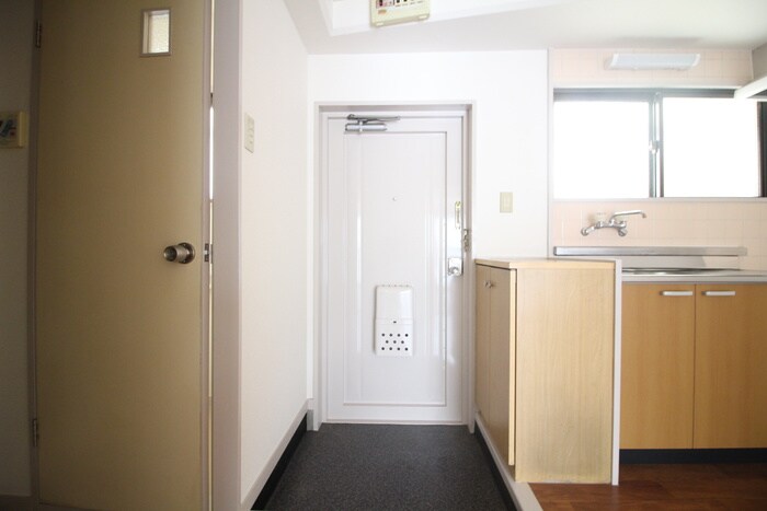 物件内観写真10　(玄関)