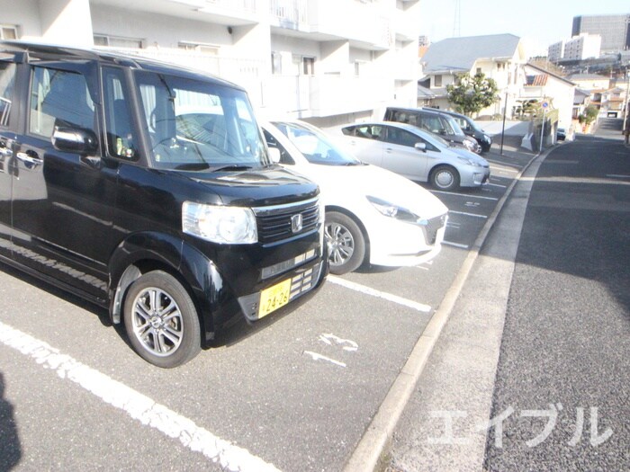 物件外観写真2　(駐車場)