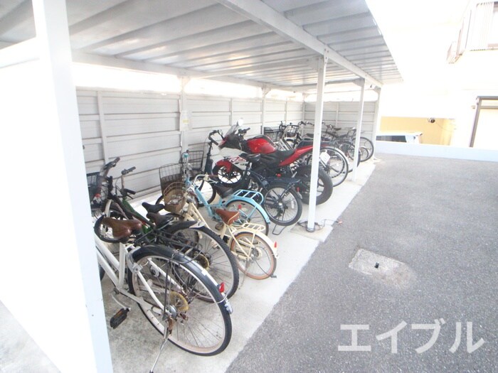 物件外観写真3　(駐輪場)