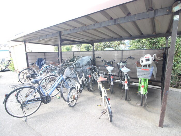 物件外観写真4　(駐輪場)