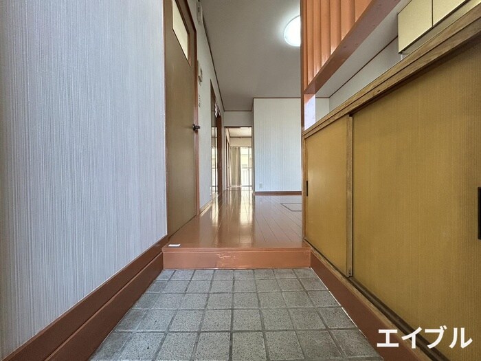 物件内観写真16　(玄関)