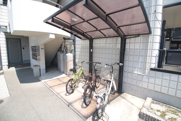 物件外観写真3　(駐輪場)