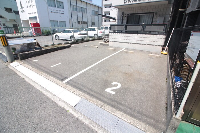 物件外観写真5　(駐車場)