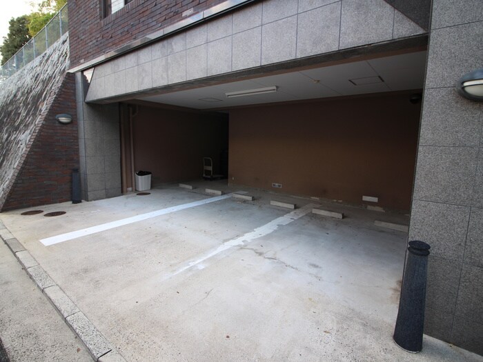 物件外観写真6　(駐車場)