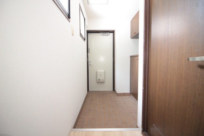 物件内観写真13　(玄関)