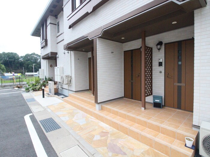 物件外観写真6　(エントランス部分)