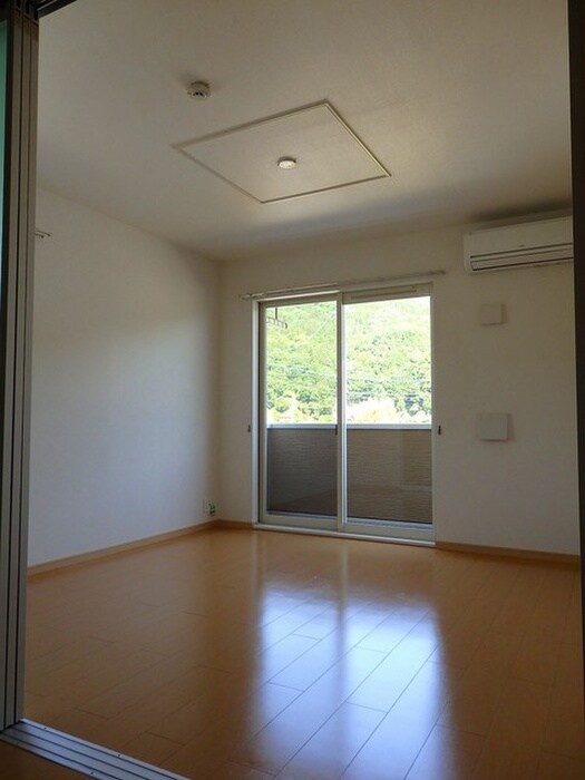 物件内観写真1　(居室)