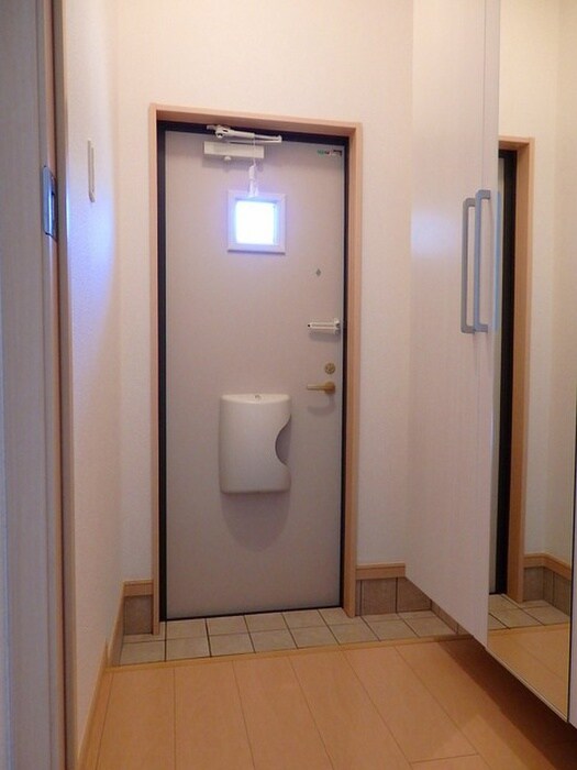 物件内観写真10　(玄関)