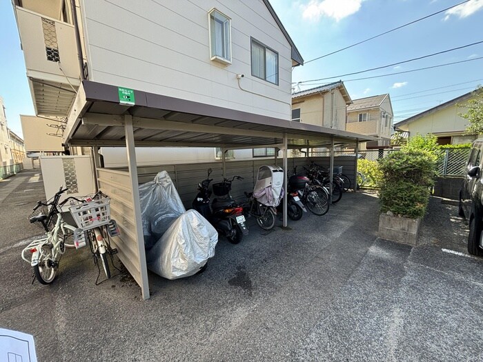 物件外観写真3　(駐輪場)
