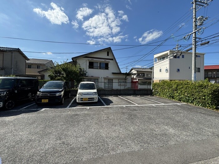 物件外観写真4　(駐車場)