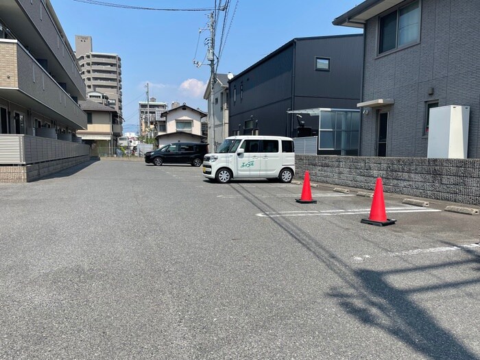 物件外観写真2　(駐車場)
