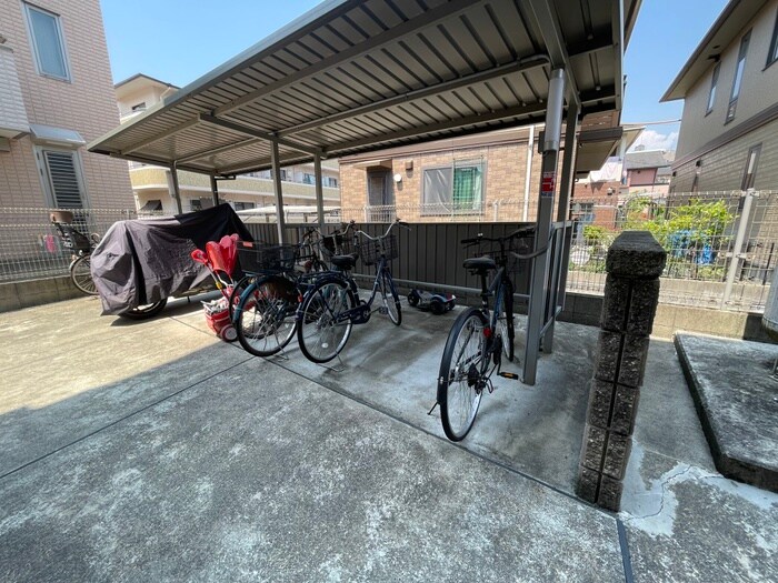 物件外観写真4　(駐輪場)
