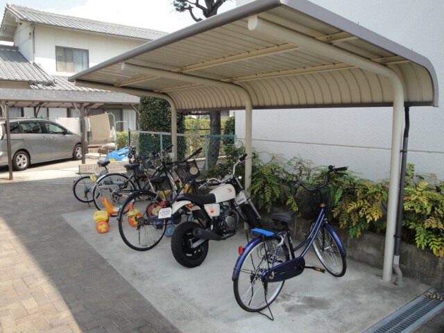 物件外観写真2　(駐輪場)