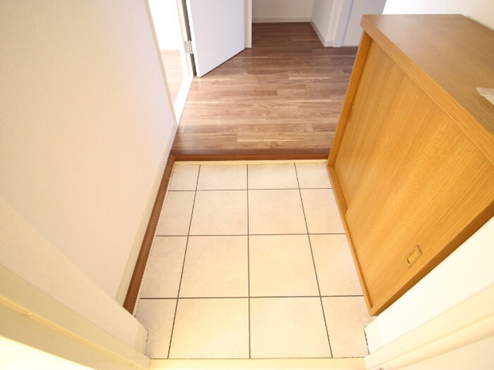 物件内観写真16　(玄関)