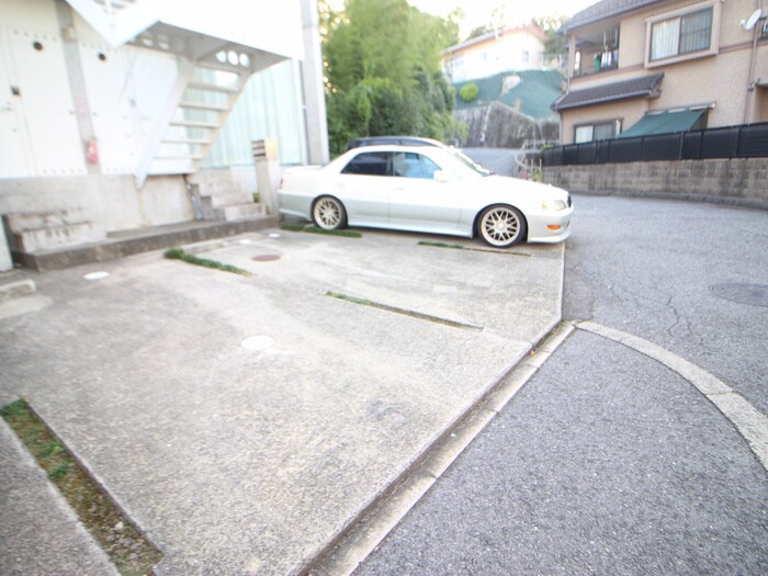 物件外観写真3　(駐車場)