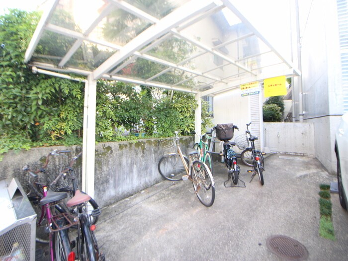 物件外観写真4　(駐輪場)