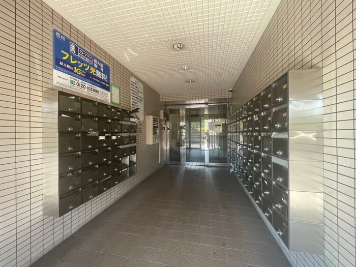 物件外観写真2　(エントランス部分)