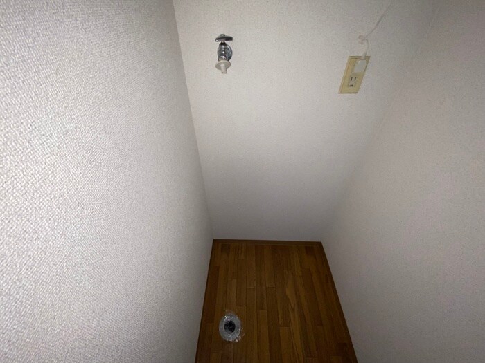 物件内観写真15　(洗濯機置場)