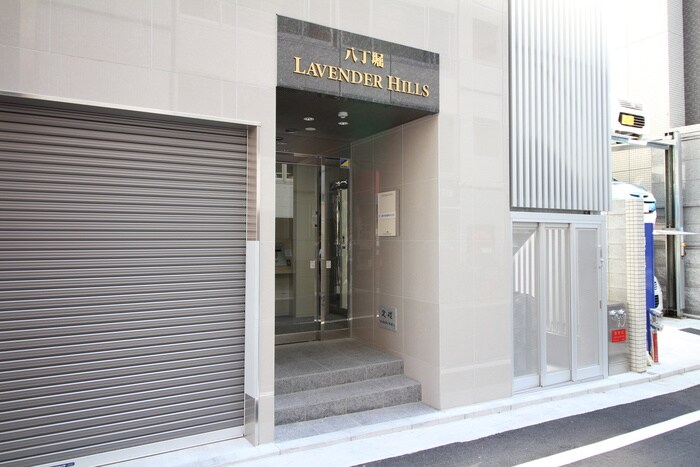 物件外観写真2　(エントランス部分)