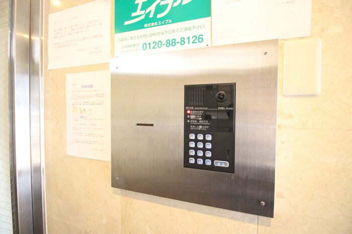 物件外観写真4　(エントランス部分)