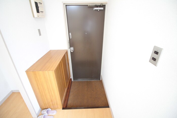 物件内観写真10　(玄関)