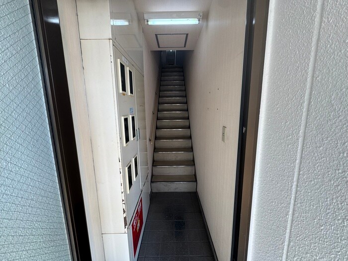 物件外観写真4　(エントランス部分)