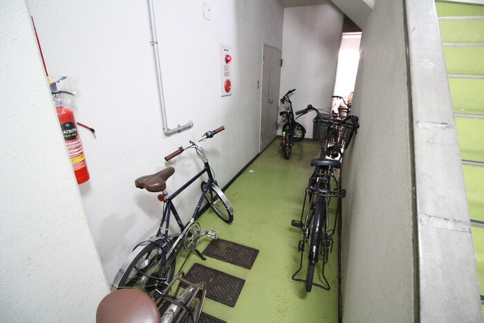 物件外観写真4　(駐輪場)
