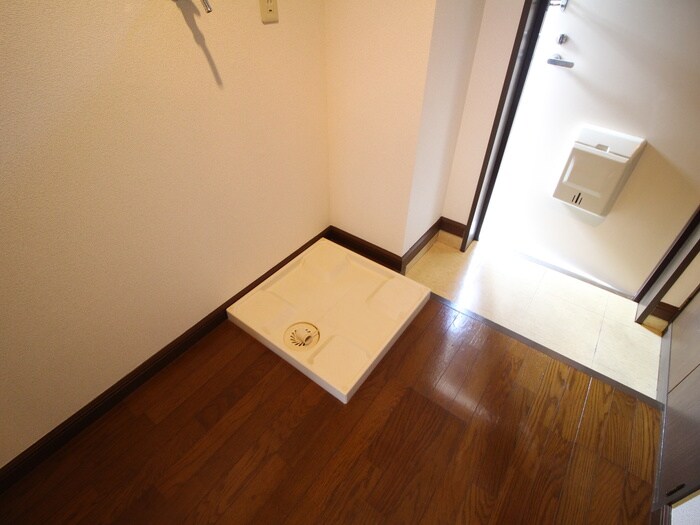 物件内観写真12　(洗濯機置場)