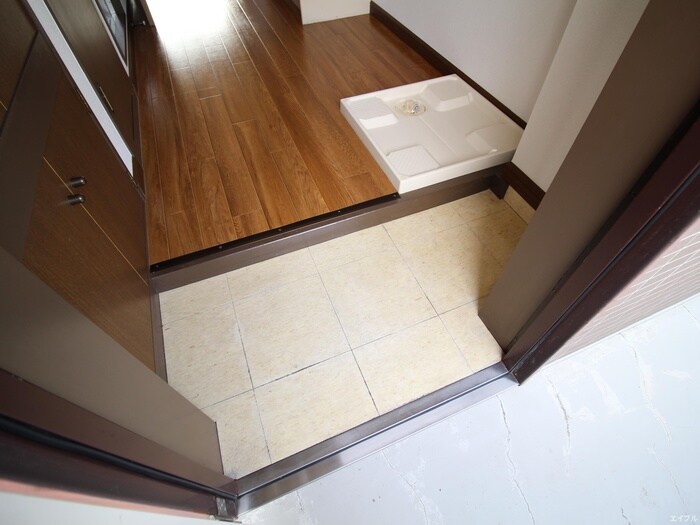 物件内観写真16　(玄関)