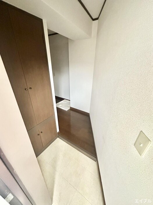 物件内観写真16　(玄関)