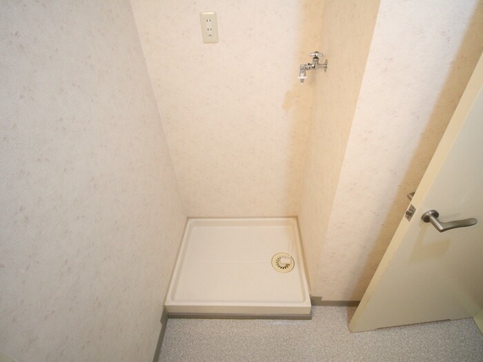 物件内観写真11　(洗濯機置場)