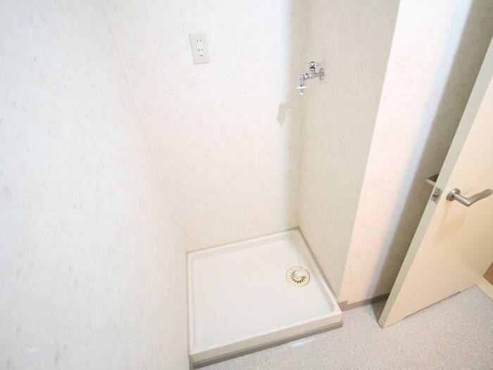 物件内観写真12　(洗濯機置場)