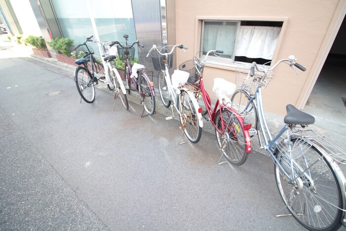物件外観写真3　(駐輪場)