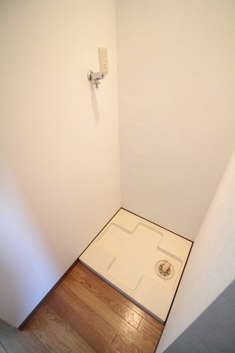 物件内観写真11　(洗濯機置場)