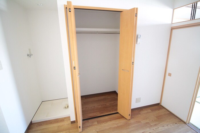 物件内観写真12　(収納)