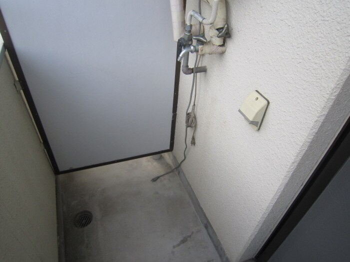 物件内観写真12　(洗濯機置場)