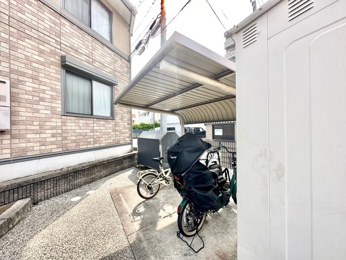 物件外観写真5　(駐輪場)